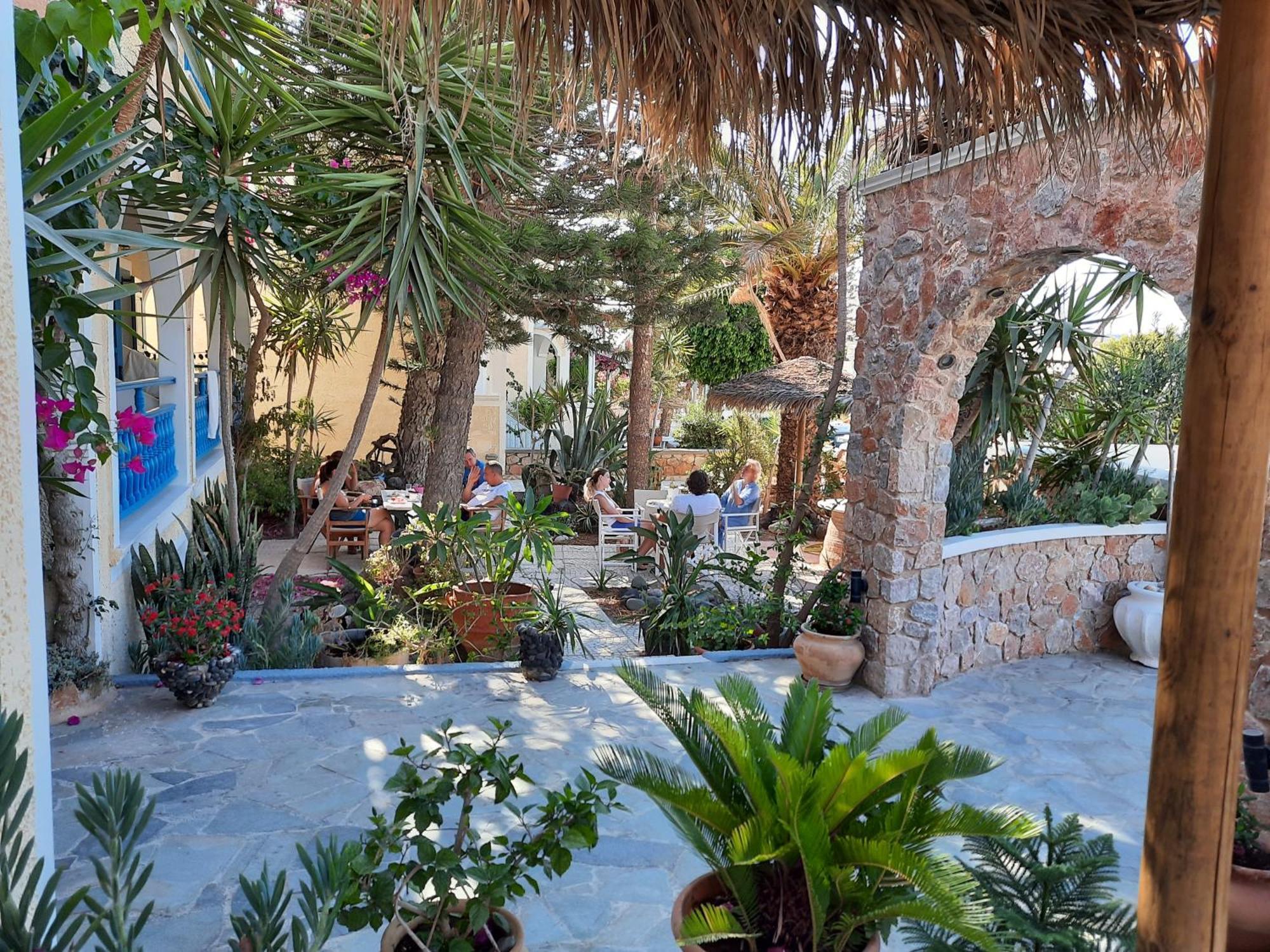 Hotel Zeus Камари Экстерьер фото